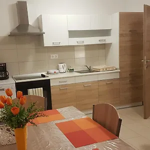 Orange Brist Apartment Pula